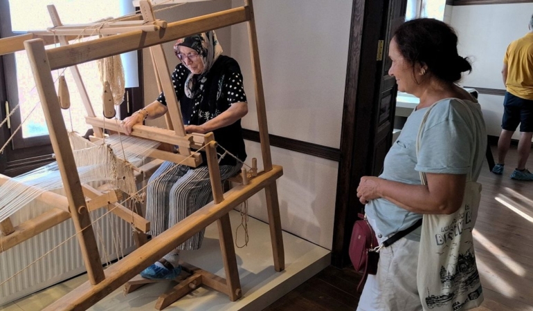 a-a-20250901-38986642-38986633-t-u-r-k-i-y-e-n-i-n-i-l-k-k-e-t-e-n-m-u-z-e-s-i-a-c-i-l-d-i-g-i-g-u-n-d-e-n-b-u-y-a-n-a-10-b-i-n-d-e-n-f-a-z-l-a-z-i-y-a-r-e-t-c-i-a-g-i-r-l-a-d-i