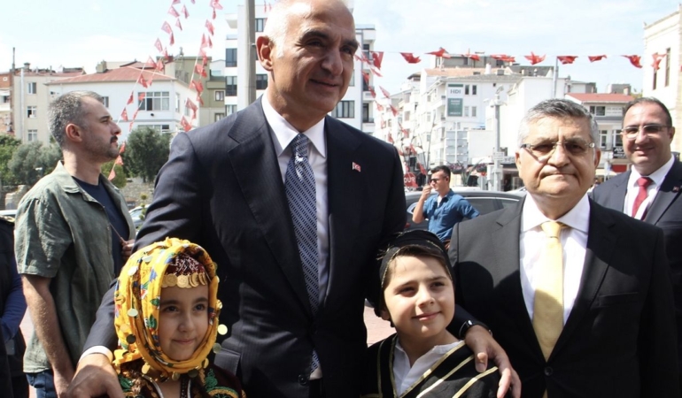 Bakan Ersoy, Sinop’ta inceleme ve ziyaretlerde bulundu