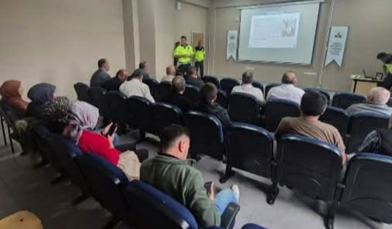 Öğrenci servisi sürücüleri ve rehber personeller bilgilendirildi