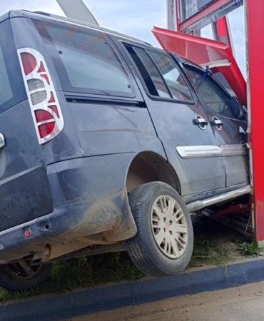 akaryakit-istasyonunda-kaza-3-yarali