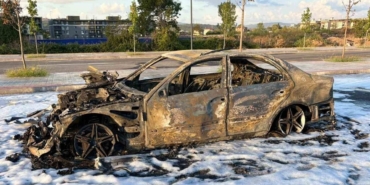 aracini-gumrukten-geciremeyince-yakti