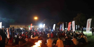 bakan-bak-musta-genclerle-bir-araya-geldi