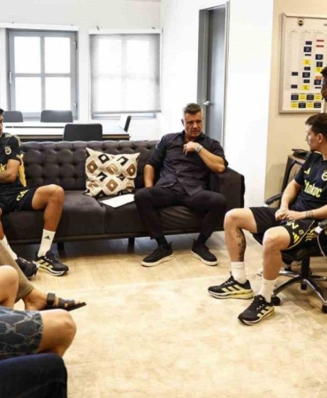 baskan-sadettin-saran-futbolcularla-bir-araya-geldi