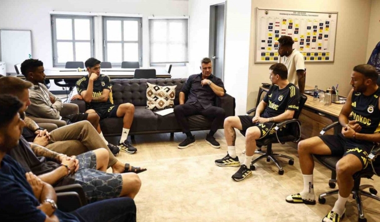 Başkan Sadettin Saran futbolcularla bir araya geldi