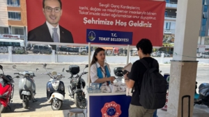 belediyeden-universiteye-kayit-yaptirmaya-gelen-ogrencilere-ikram