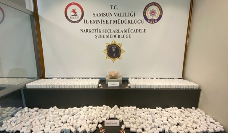 bulasik-makinesine-gizlenen-yasakli-maddeyi-tonynin-hassas-burnu-buldu