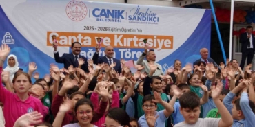 canikte-2-binden-fazla-ogrenciye-canta-ve-kirtasiye-destegi