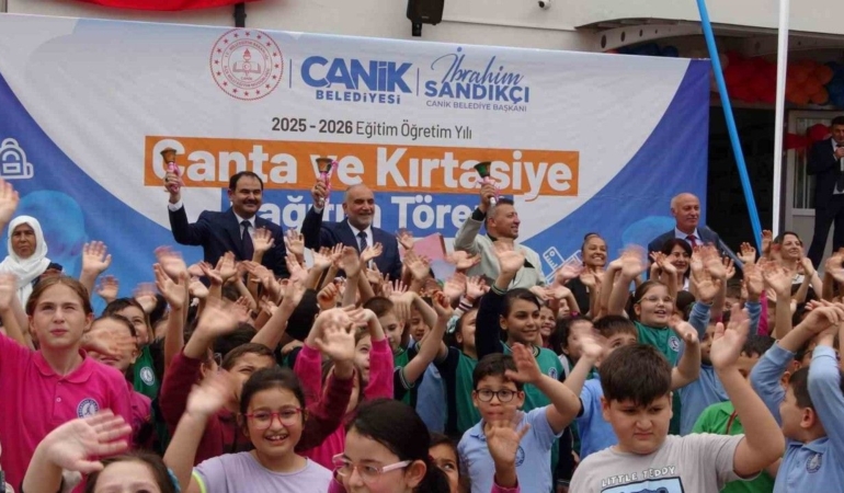 canikte-2-binden-fazla-ogrenciye-canta-ve-kirtasiye-destegi
