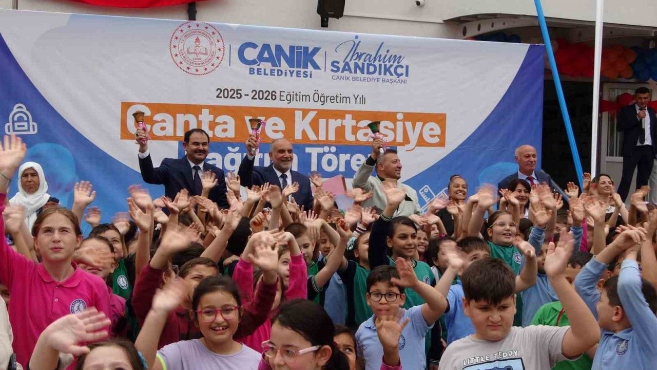 canikte-2-binden-fazla-ogrenciye-canta-ve-kirtasiye-destegi