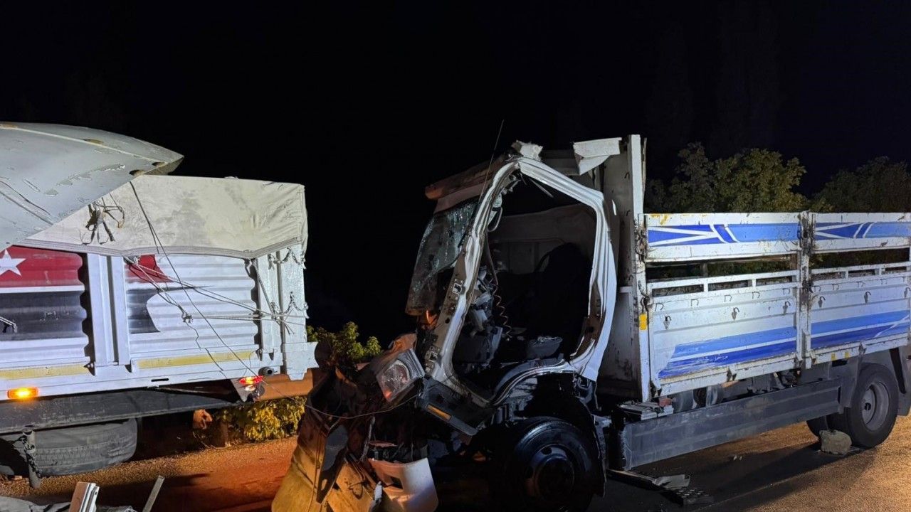 corumda-tir-ve-kamyon-carpisti-1-olu