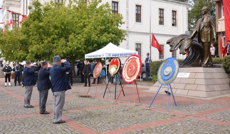 Sinop’ta Gaziler Günü etkinlikleri çelenk sunumuyla başladı