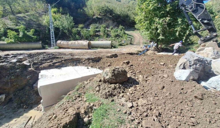 Dere yatakları kutu menfezlerle güvenli hale getiriliyor