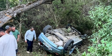 devrilen-otomobilde-1-kisi-oldu-1-kisi-yaralandi