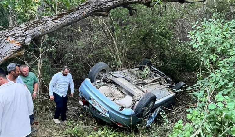Devrilen otomobilde 1 kişi öldü, 1 kişi yaralandı