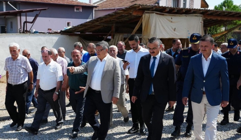Vali Özarslan, yapımı tamamlanan asfalt yolları inceledi