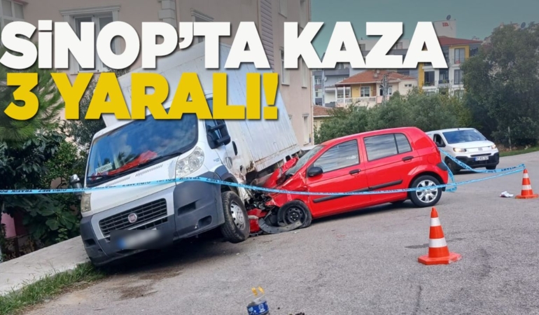 Sinop’ta otomobil yayalara çarpıp minibüsün altına girdi