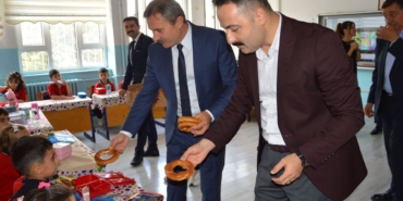 havzada-ogrencilere-simit-ve-sut-ikrami