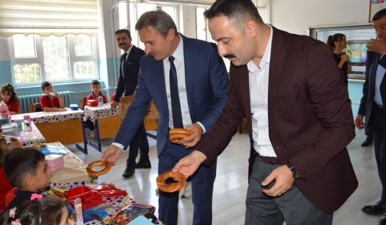 Havza’da öğrencilere simit ve süt ikramı