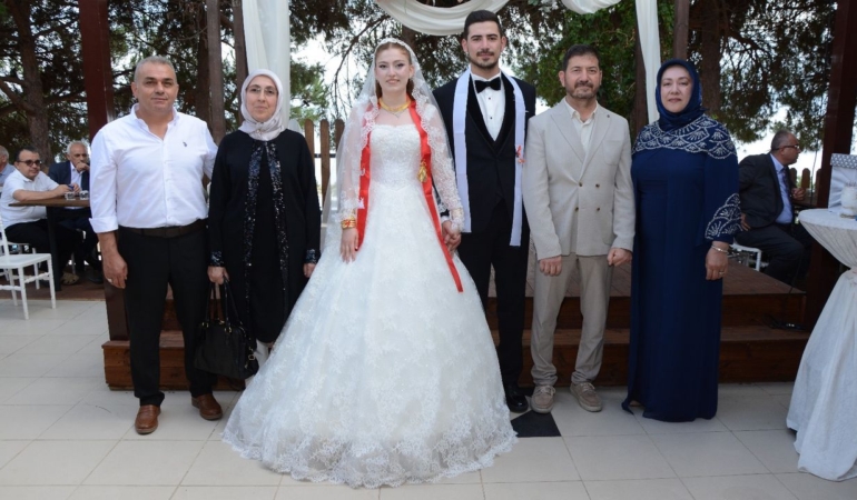 Karabal ve Mazıcıoğlu ailelerinin mutlu günü