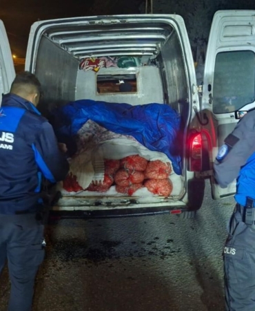 iki-kamyonette-5-ton-midye-ele-gecirildi