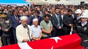 izmirde-sehit-dusen-polisler-son-yolculuguna-ugurlandi