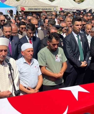 izmirde-sehit-dusen-polisler-son-yolculuguna-ugurlandi