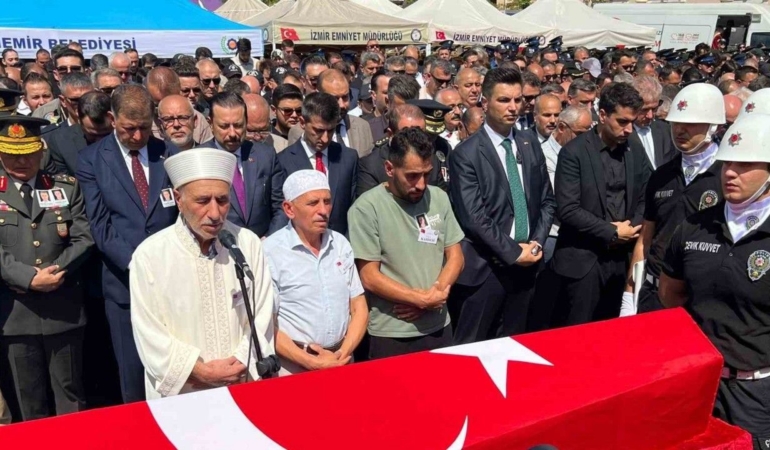 izmirde-sehit-dusen-polisler-son-yolculuguna-ugurlandi