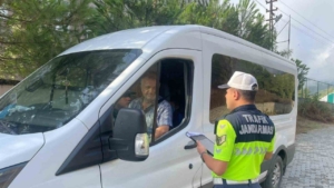 jandarma-okul-servislerini-denetledi