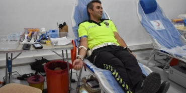 kan-bagisi-hayat-bagisi-sinop-il-emniyet-mudurlugu-personelimiz-kan-bagisinin-onemine-di