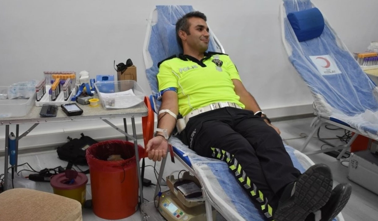 kan-bagisi-hayat-bagisi-sinop-il-emniyet-mudurlugu-personelimiz-kan-bagisinin-onemine-di