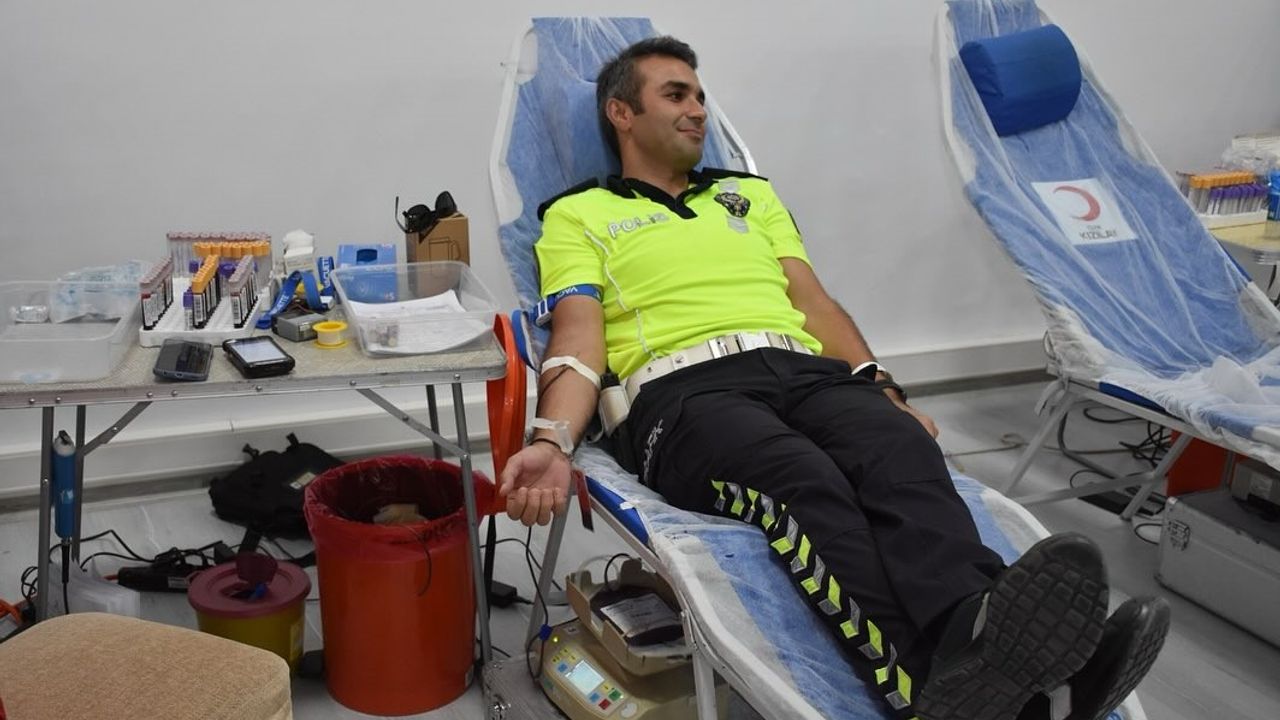 kan-bagisi-hayat-bagisi-sinop-il-emniyet-mudurlugu-personelimiz-kan-bagisinin-onemine-di