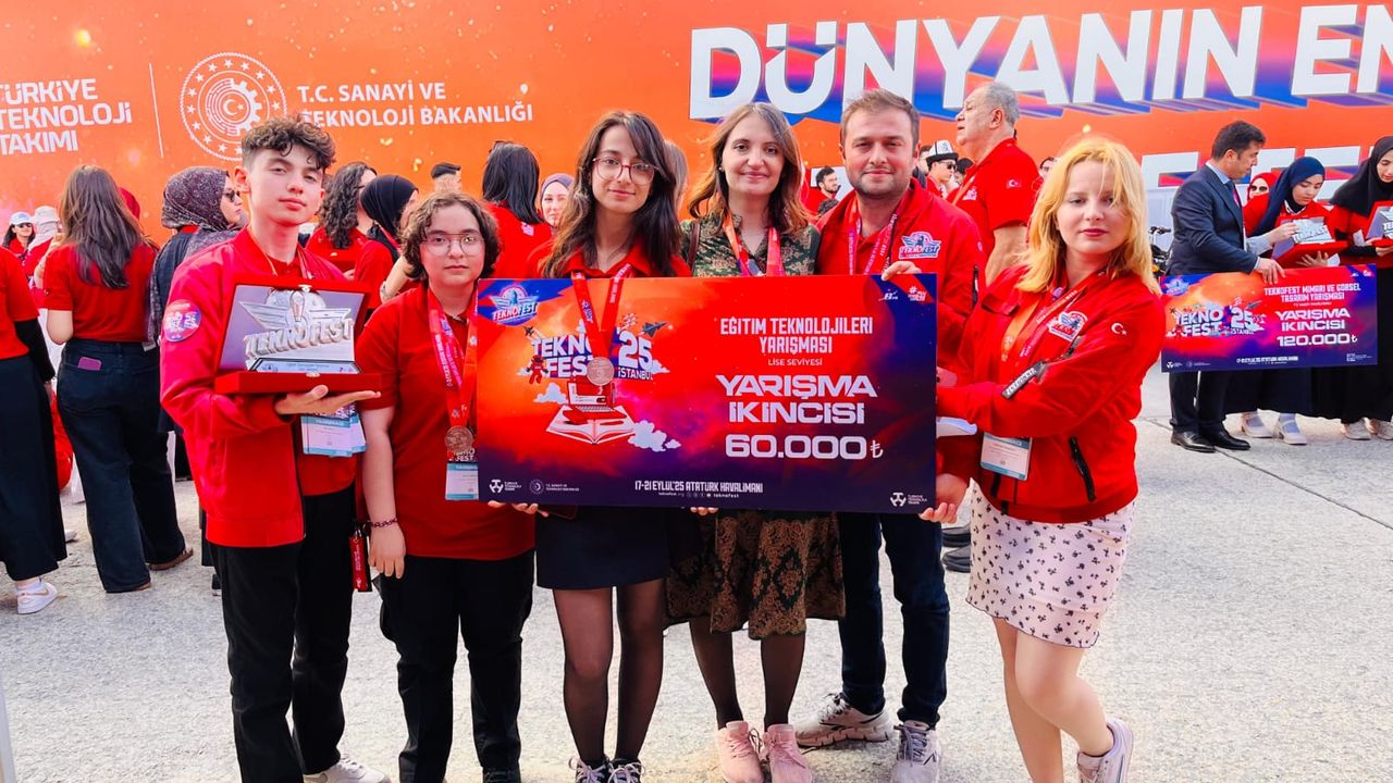 lise-ogrencilerine-teknofest-2025te-turkiye-ikinciligi