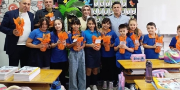 minik-ogrenciler-fidanlari-toprakla-bulusturdu