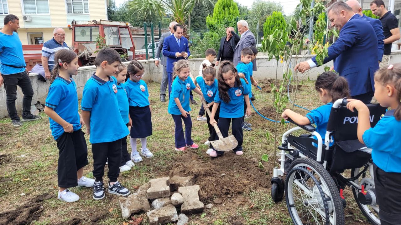 ogrenciler-egitim-yilina-fidan-dikerek-basladi