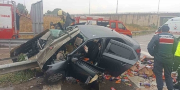 otomobil-bariyerlere-saplandi-1i-agir-2-yarali