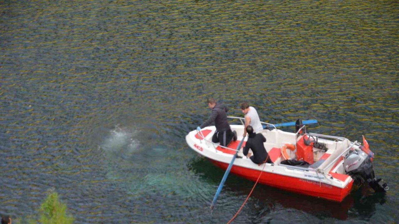 otomobil-irmaga-uctu-anne-ile-cocugu-oldu