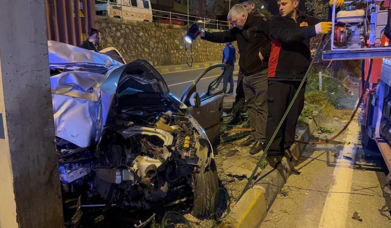 otomobil-ust-gecice-carpti-2-olu