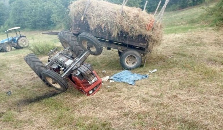 Traktörün altında kalan sürücü yaşam savaşını kaybetti