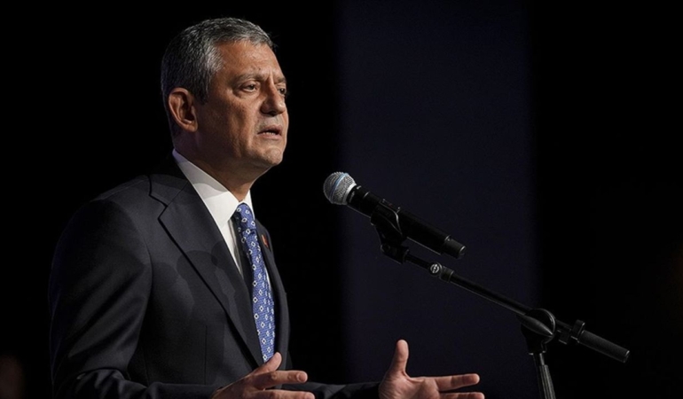 Özgür Özel, yeniden CHP Genel Başkanlığına seçildi