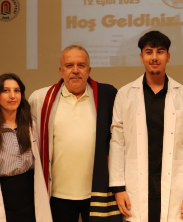 tip-ogrencilerinin-onluk-giyme-heyecani