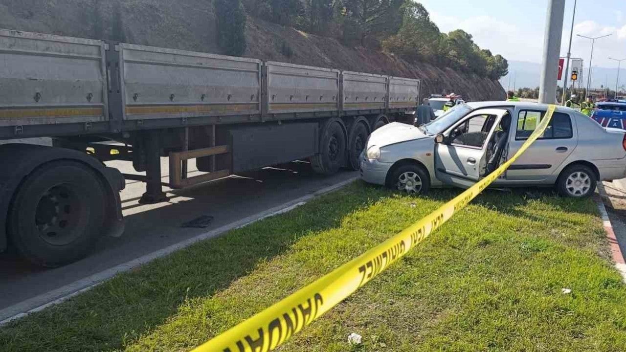 tir-ile-otomobil-carpisti-1-olu-1-yarali