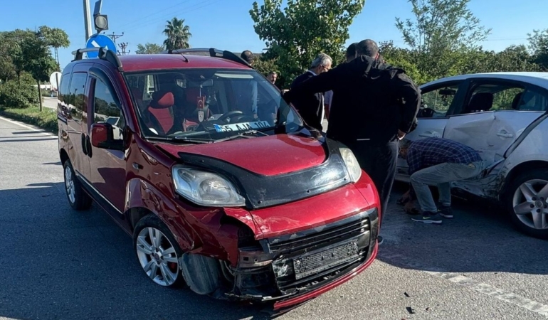 Trafik kazasında 4 kişi yaralandı