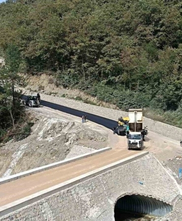 turkelide-grup-yolunda-asfaltlama-tamamlandi