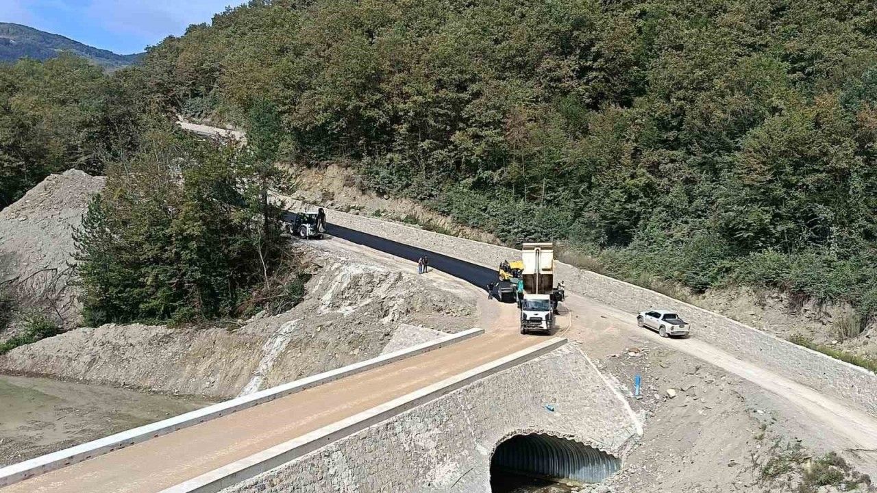 turkelide-grup-yolunda-asfaltlama-tamamlandi