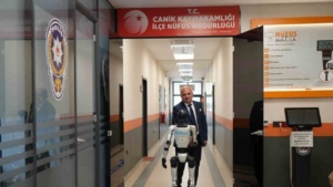 turkiyede-bir-ilk-insansi-robota-kimlik-belgesi-verildi