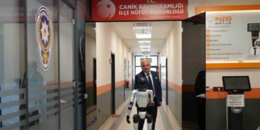 turkiyede-bir-ilk-insansi-robota-kimlik-belgesi-verildi