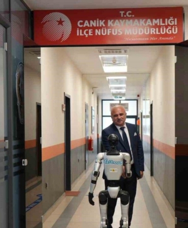 turkiyede-bir-ilk-insansi-robota-kimlik-belgesi-verildi