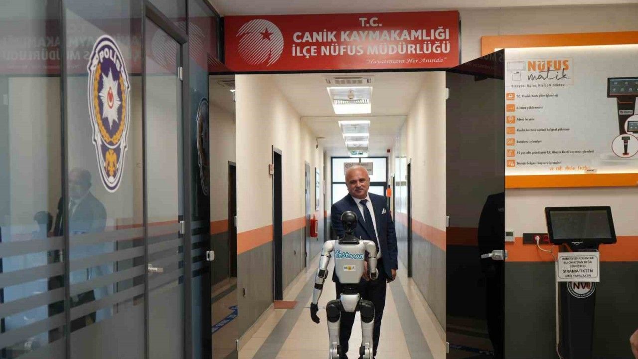 turkiyede-bir-ilk-insansi-robota-kimlik-belgesi-verildi