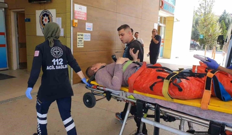 Üzerine suntalar düşen işçinin bacakları kırıldı
