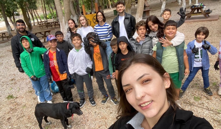 Sinop’ta öğrenciler Nisi Göleti çevresini temizledi